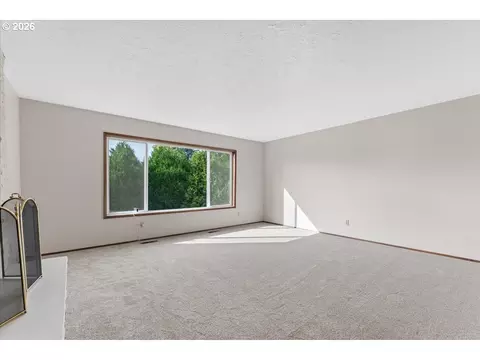 Living - 880 NW 3rd St, Gresham, OR 97030 photo 1 of 8