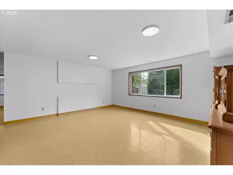 Living - 880 NW 3rd St, Gresham, OR 97030 photo 8 of 8