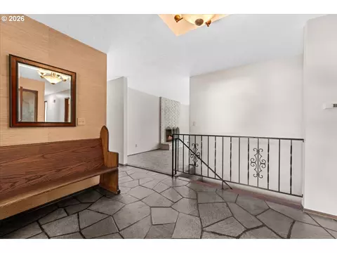 Entry Way - 880 NW 3rd St, Gresham, OR 97030 photo 2 of 3
