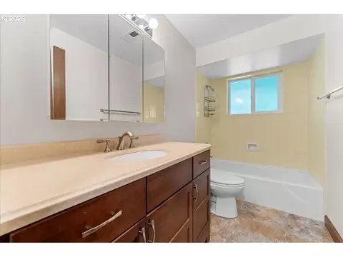Bath - 880 NW 3rd St, Gresham, OR 97030 photo 6 of 7
