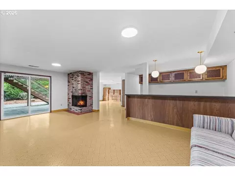 Living - 880 NW 3rd St, Gresham, OR 97030 photo 7 of 8