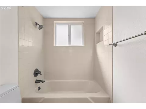Bath - 880 NW 3rd St, Gresham, OR 97030 photo 4 of 7