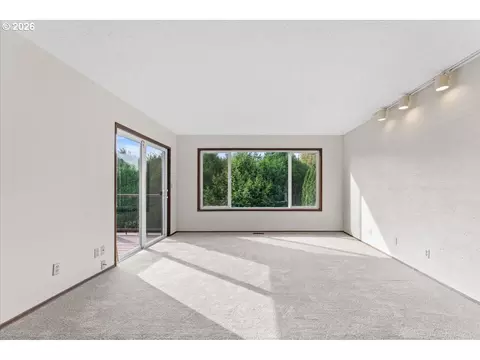 Living - 880 NW 3rd St, Gresham, OR 97030 photo 3 of 8