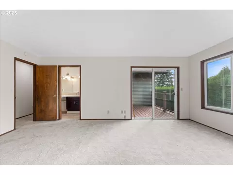 Living - 880 NW 3rd St, Gresham, OR 97030 photo 4 of 8