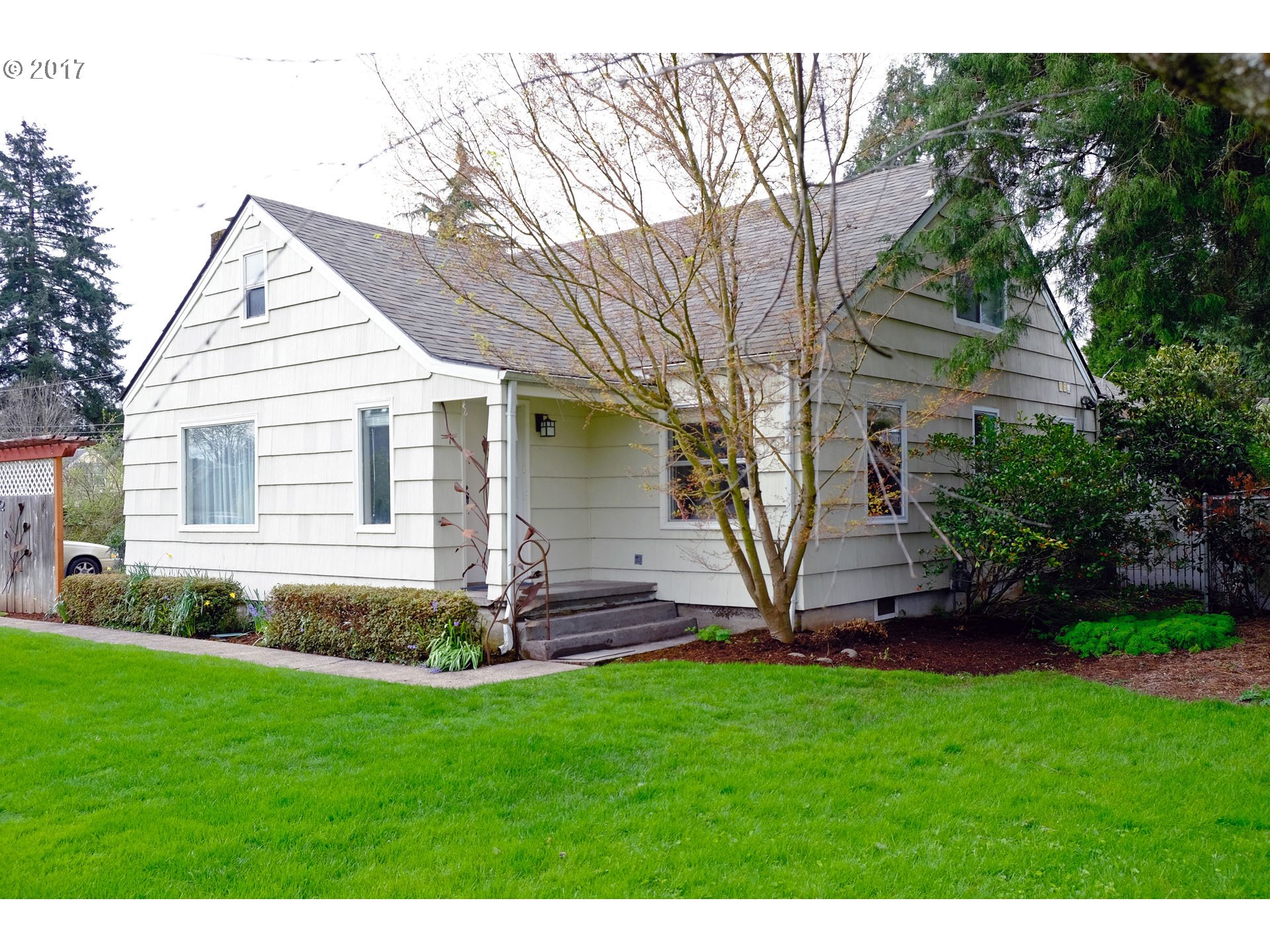 1262 Oak Dr, Eugene, OR 97404 photo 1