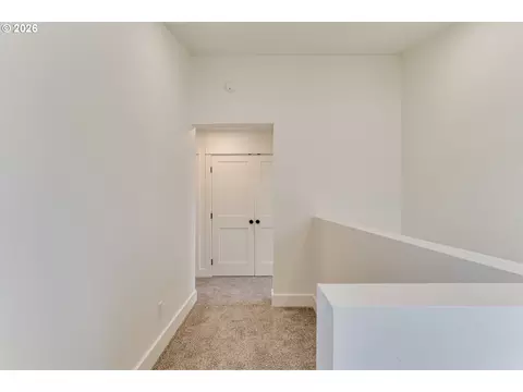 Entry Way - 231 S 41st Pl, Springfield, OR 97478 photo 4 of 5