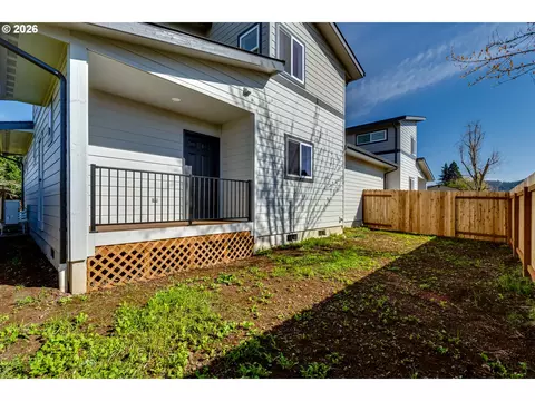 Exterior - 231 S 41st Pl, Springfield, OR 97478 photo 7 of 8
