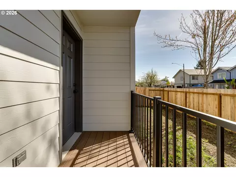 Exterior - 231 S 41st Pl, Springfield, OR 97478 photo 5 of 8