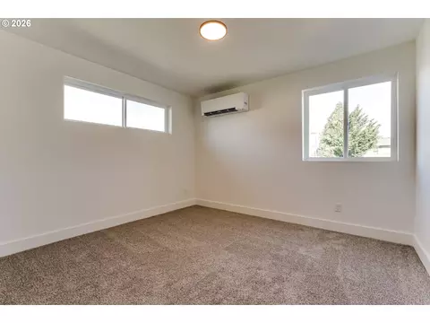 Bedroom - 231 S 41st Pl, Springfield, OR 97478 photo 1 of 6