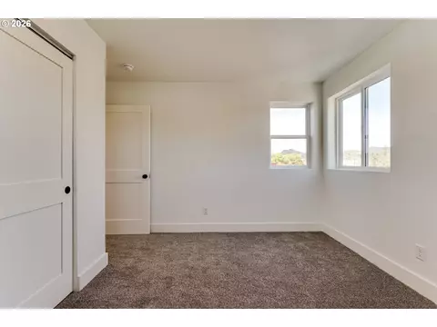 Bedroom - 231 S 41st Pl, Springfield, OR 97478 photo 5 of 6