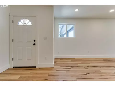 Entry Way - 231 S 41st Pl, Springfield, OR 97478 photo 1 of 5