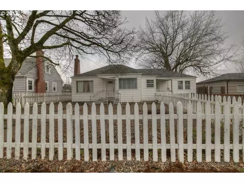 1519 E 2nd St, Newberg, OR 97132 photo 1