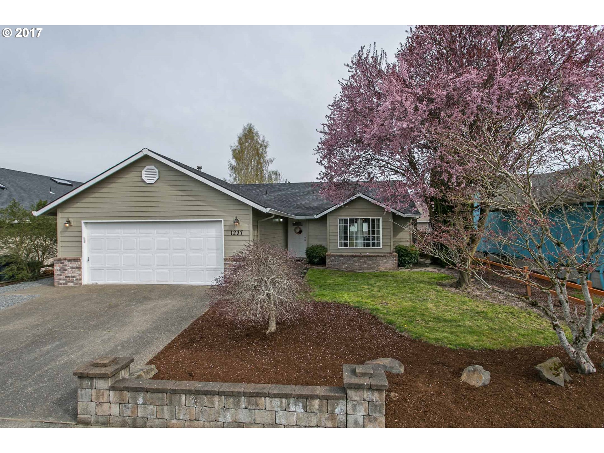 1237 Meadowlark Pl, Molalla, OR 97038 photo 1