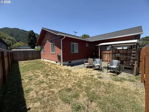 Exterior - 120 E Date St, Powers, OR 97466 photo 2 of 7