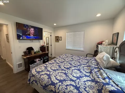 Bedroom - 120 E Date St, Powers, OR 97466 photo 2 of 3
