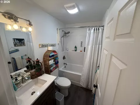 Bath - 120 E Date St, Powers, OR 97466 photo 1 of 4