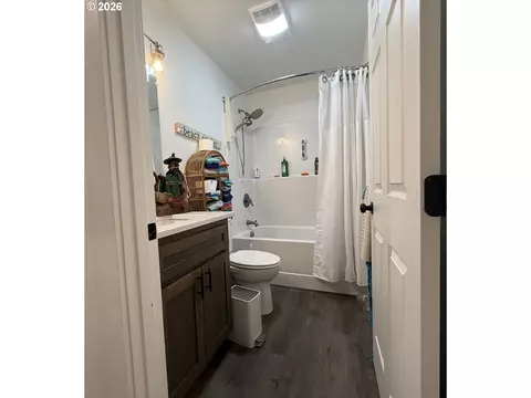 Bath - 120 E Date St, Powers, OR 97466 photo 2 of 4