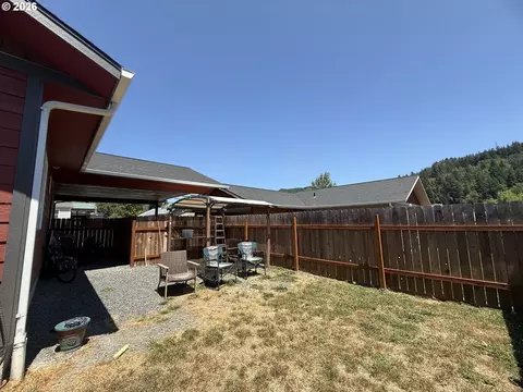 Exterior - 120 E Date St, Powers, OR 97466 photo 5 of 7