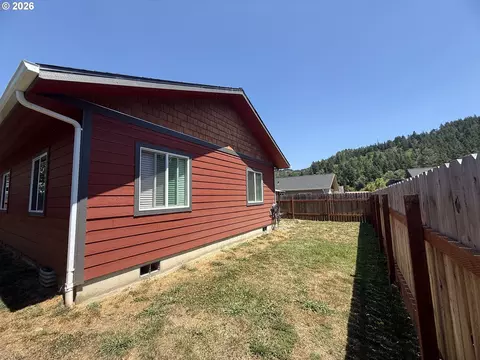 Exterior - 120 E Date St, Powers, OR 97466 photo 4 of 7