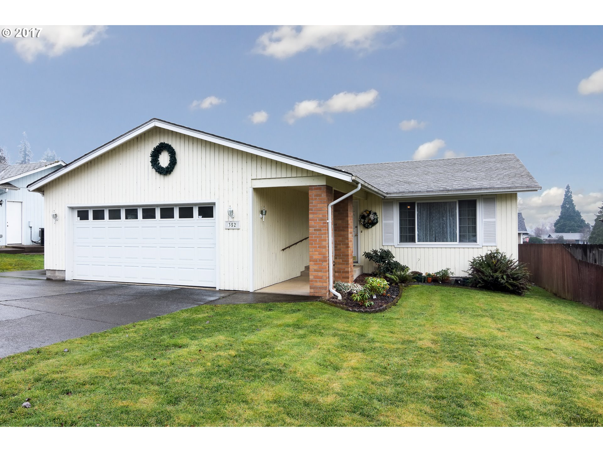 352 S 72nd St, Springfield, OR 97478 photo 1
