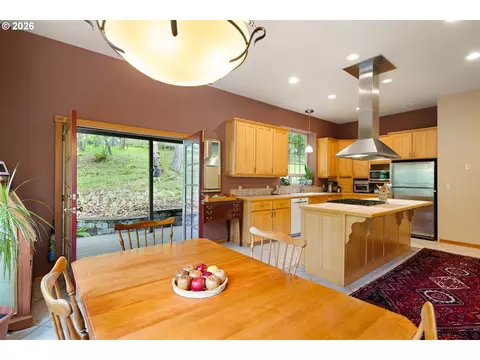 Kitchen - 217 Rockridge Loop, Eugene, OR 97405 photo 3 of 6