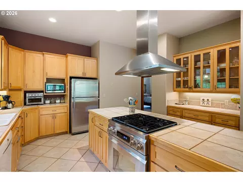 Kitchen - 217 Rockridge Loop, Eugene, OR 97405 photo 5 of 6