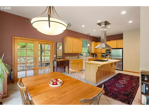 Kitchen - 217 Rockridge Loop, Eugene, OR 97405 photo 2 of 6