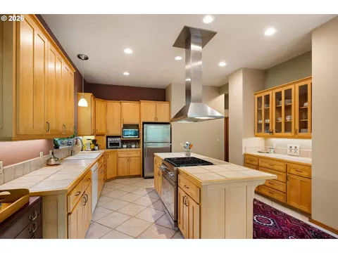 Kitchen - 217 Rockridge Loop, Eugene, OR 97405 photo 1 of 6