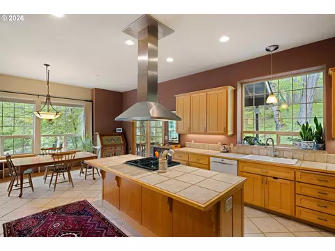 Kitchen - 217 Rockridge Loop, Eugene, OR 97405 photo 6 of 6