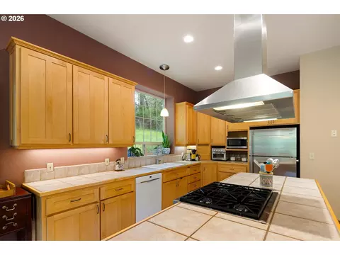 Kitchen - 217 Rockridge Loop, Eugene, OR 97405 photo 4 of 6