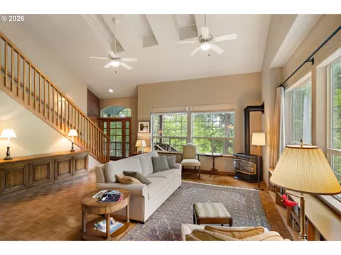 Living - 217 Rockridge Loop, Eugene, OR 97405 photo 2 of 5