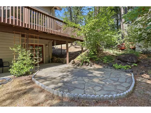 Exterior - 217 Rockridge Loop, Eugene, OR 97405 photo 4 of 6