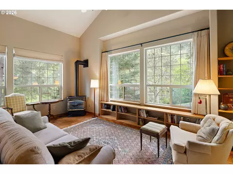 Living - 217 Rockridge Loop, Eugene, OR 97405 photo 3 of 5