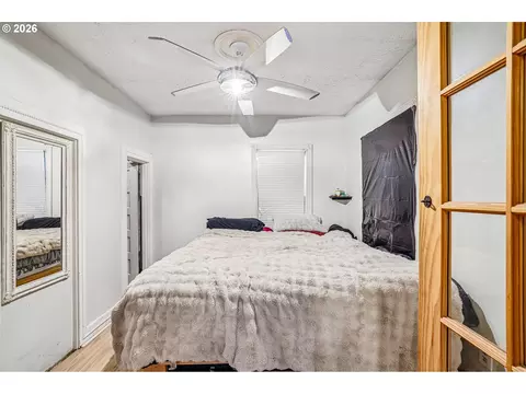 Bedroom - 1304 NW Victoria Ave, Gresham, OR 97030 photo 1 of 2