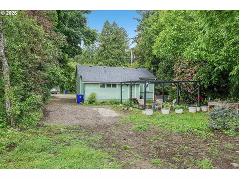 Exterior - 1304 NW Victoria Ave, Gresham, OR 97030 photo 4 of 4