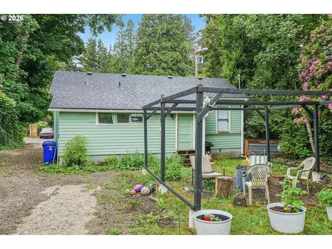 Exterior - 1304 NW Victoria Ave, Gresham, OR 97030 photo 3 of 4