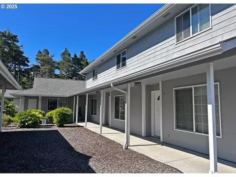 1150 Hemlock St #C11, Florence, OR 97439