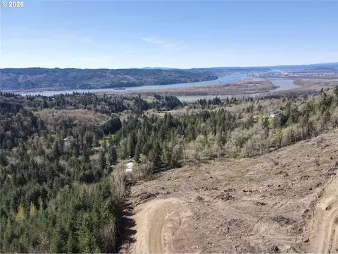 561 Kool Rd, Kelso, WA 98626