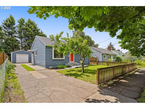 8634 NE Fremont St, Portland, OR 97220