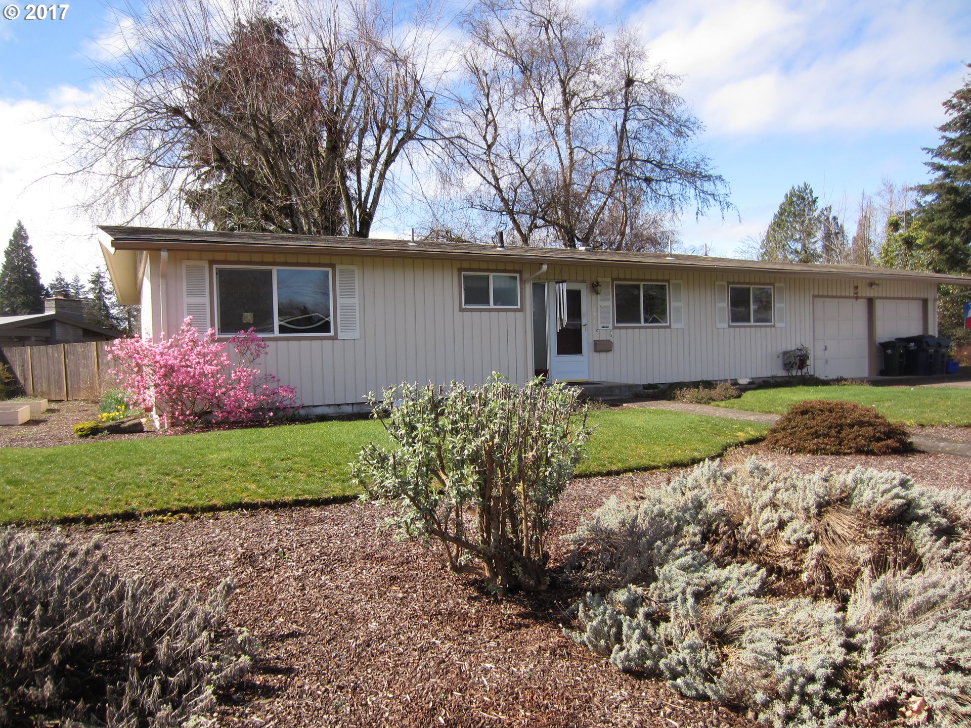 1650 Larkspur Loop, Eugene, OR 97401 photo 1