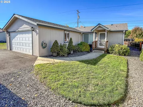 121 Matthew Lee Ct, Roseburg, OR 97471