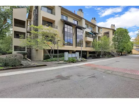 692 Wimbledon Ct, Eugene, OR 97401