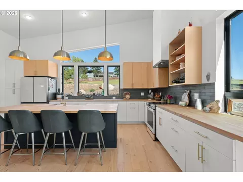 Kitchen - 210 Pace Ave, Enterprise, OR 97828 photo 4 of 5