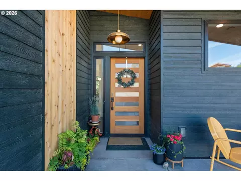 Entry Way - 210 Pace Ave, Enterprise, OR 97828 photo 1 of 5