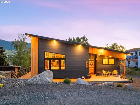 210 Pace Ave, Enterprise, OR 97828