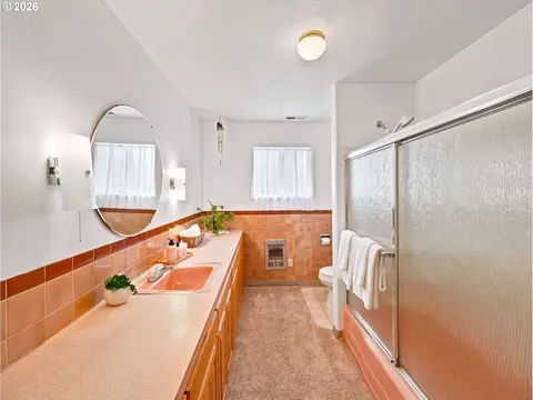 Bath - 13606 S Vick Rd, Molalla, OR 97038 photo 5 of 7