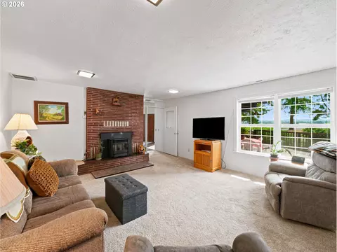 Living - 13606 S Vick Rd, Molalla, OR 97038 photo 1 of 1