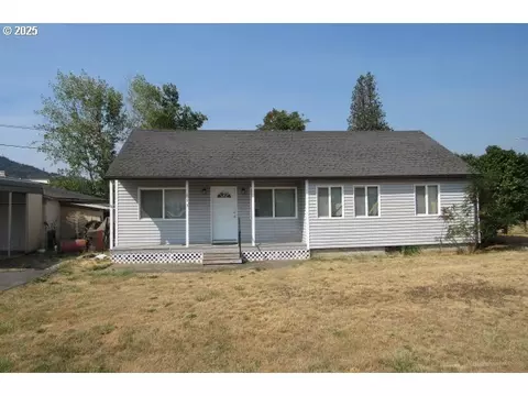 165 Robinson St, Sutherlin, OR 97479