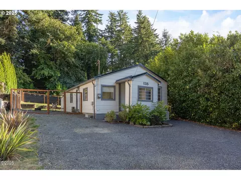 135 NW 6th St, Toledo, OR 97391