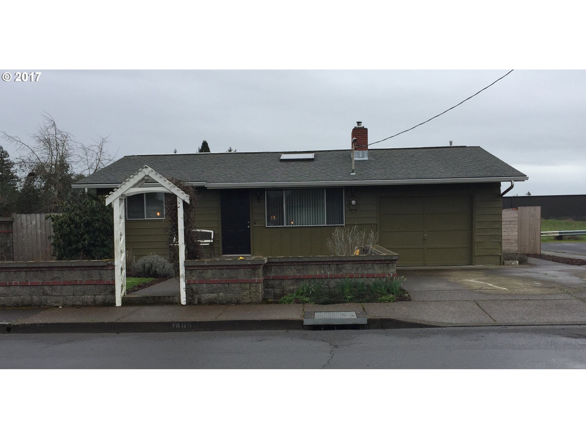 3405 C St, Springfield, OR 97478 photo 1